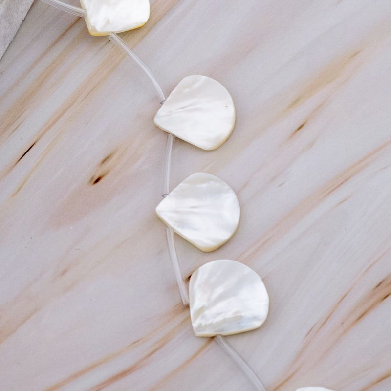 Ristra de concha nacar en forma de abanico de 20 mm