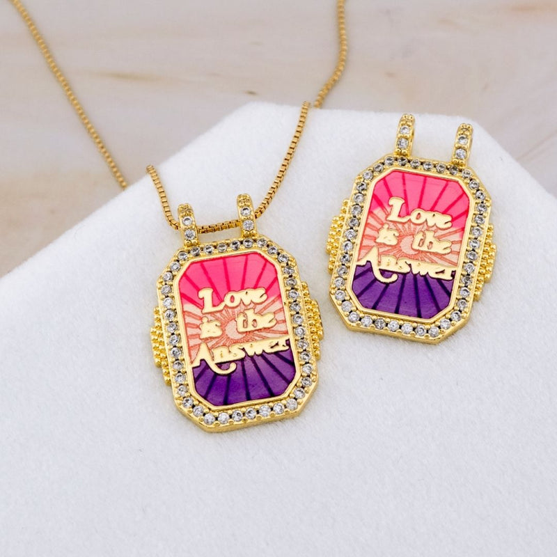 Dije bohemio esmaltado micropave y baño 18k