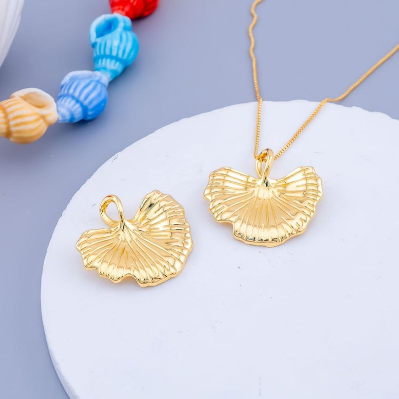 Dije en forma de hoja baño 18