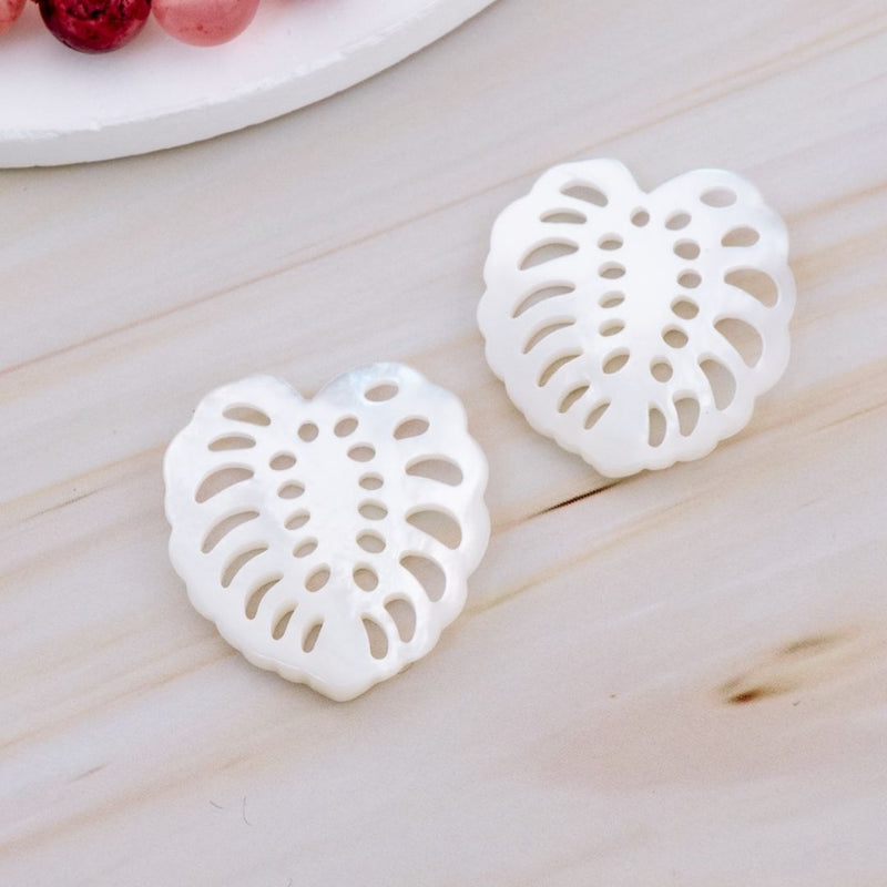 Dije de hoja concha nacar 23x25 mm