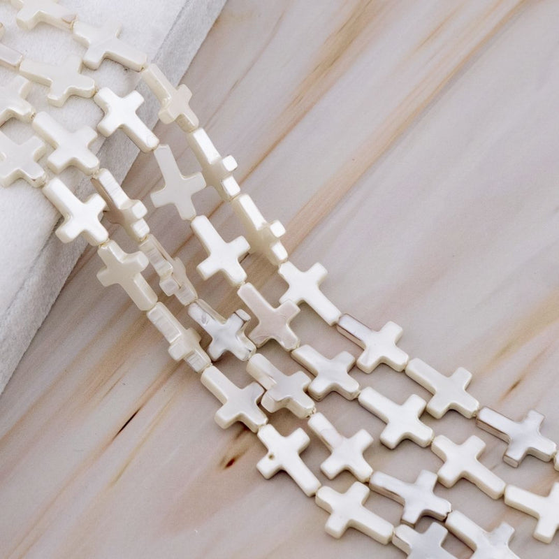 Ristra de perla Shell en forma de cruz de 10 x14 mm